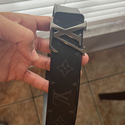 LV Initiales 40MM Reversible