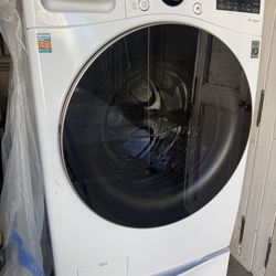 LG WM4000HWA Washer w/ Pedestal and Whirlpool WGD4815EW2 Dryer