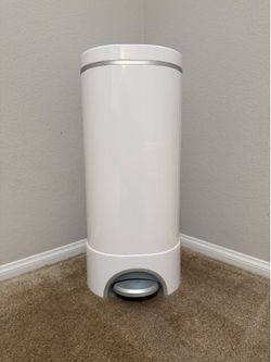 Munchkin STEP Diaper Pail (Arm and Hammer) - White