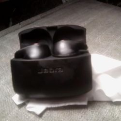 JABRA BLUETOOTH WIRELESS EARBUDS & CHARGING CASE 
