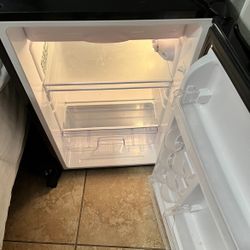 Magic Chef Mini Fridge - Model HMR330SE