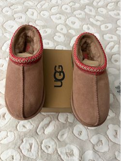 Ugg woman’s size 8 Tasman