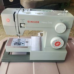 Singer Heavy Duty Sewing Machine 