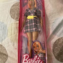 BARBIE (DOLL) NEW 