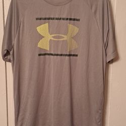Men's T-shirt Size Large Under Armour ❤️