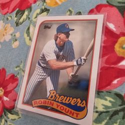 Robin Yount Milwaukee Brewers Error Variation Darker Red Printing '89 Topps Plus Correct '89 Topps Baseball Cards 