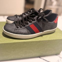 Gucci Ace 8.5/9 Men’s  Low top Sneakers Black Monogram - Like New