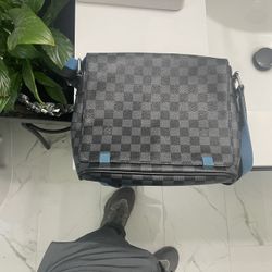 Louis Vuitton District Messenger bag