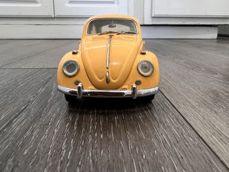 Diecast 1/24 scale Volkswagen VW Beetle 1967 Precision Models Franklin Mint Yellow