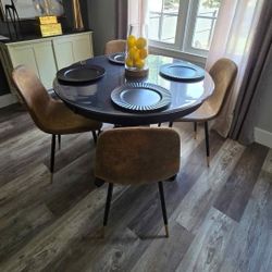 Dinning Table With 4 Chairs 