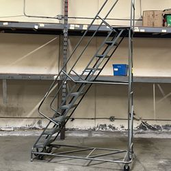 Step Ladder (like New ) 