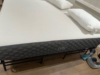 King size mattress with medal frame brand name is puffy