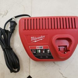 Milwaukee M12 12-Volt Lithium-Ion Battery Charger