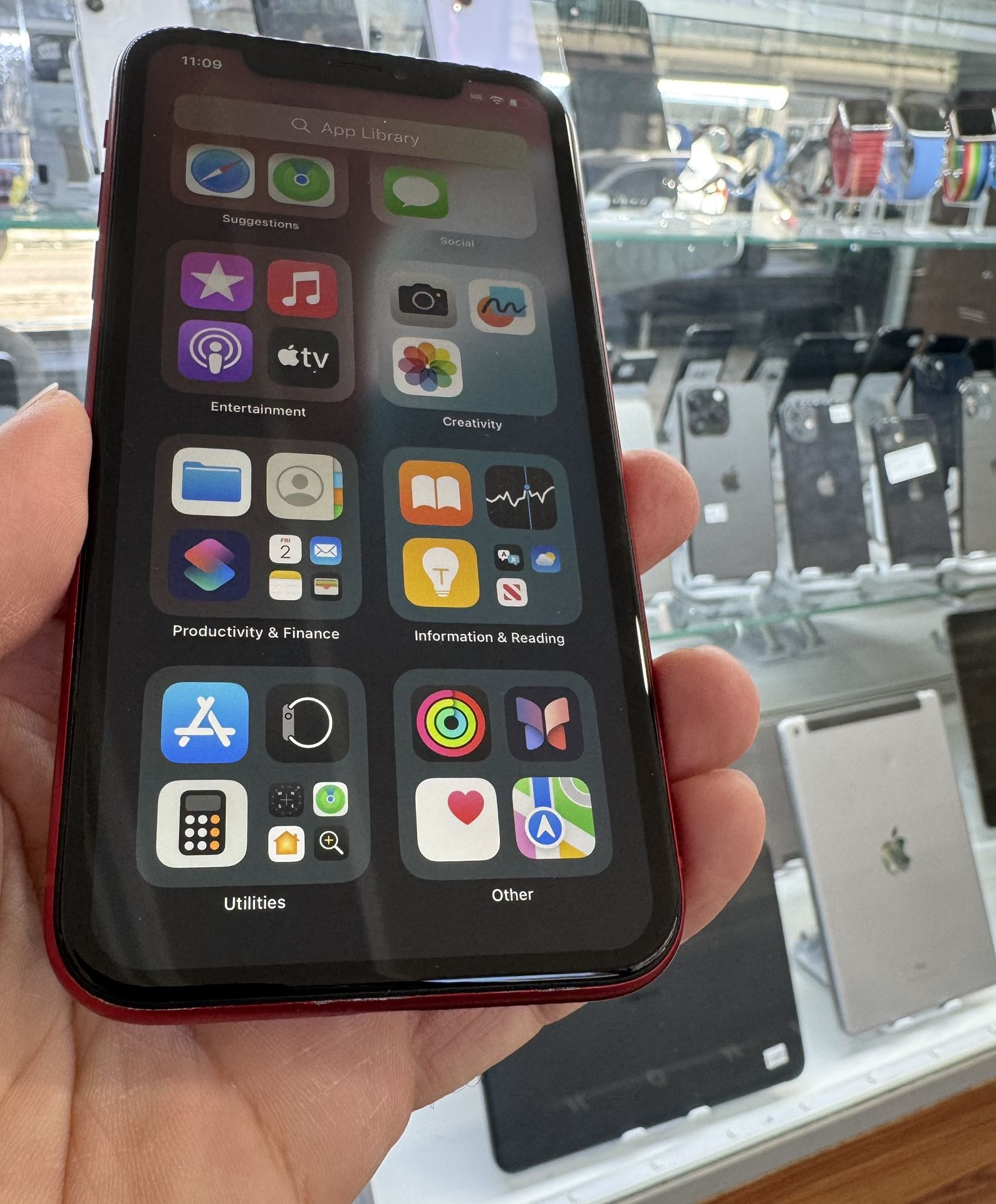 Unlocked iPhone XR Desbloqueado With 100% Battery Happy New year!