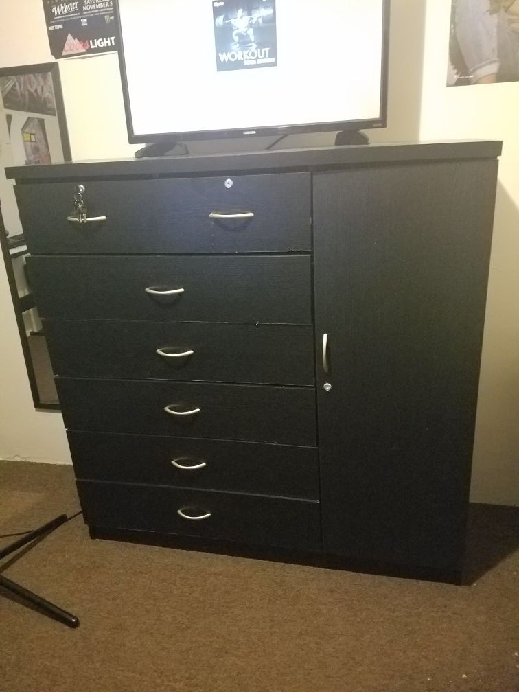 FREE FREE 7 drawer dresser with side storage shelves
