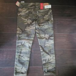 New Size 8 Levis