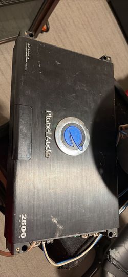 12 inc  SDR skar audio & 2600 watt amp planet audio