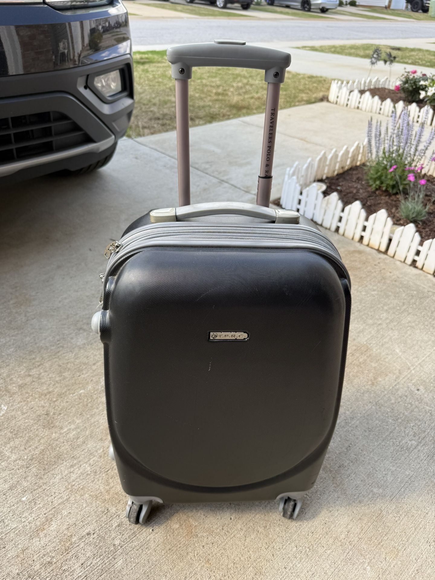 Carry On Size Luggage With 4 Spinning Wheels - Black