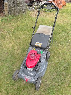 Like New Honda self propelled lawnmower with bagger gray