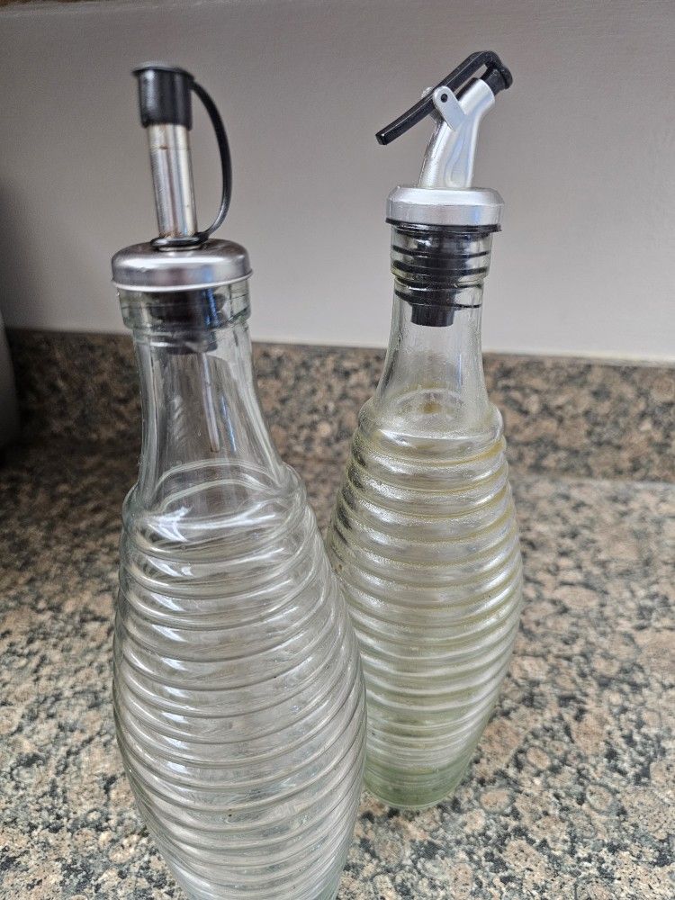 Set Of Kitchen Bottles For Vinager And Oil