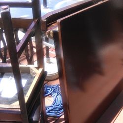 Table With 4 Chais