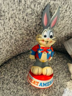 Vintage 1978 Bugs Bunny piggy bank “ Marriotts Great America”