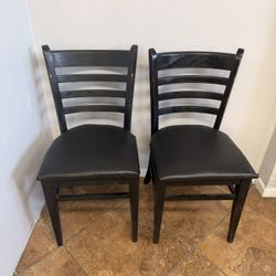 8 Chairs 