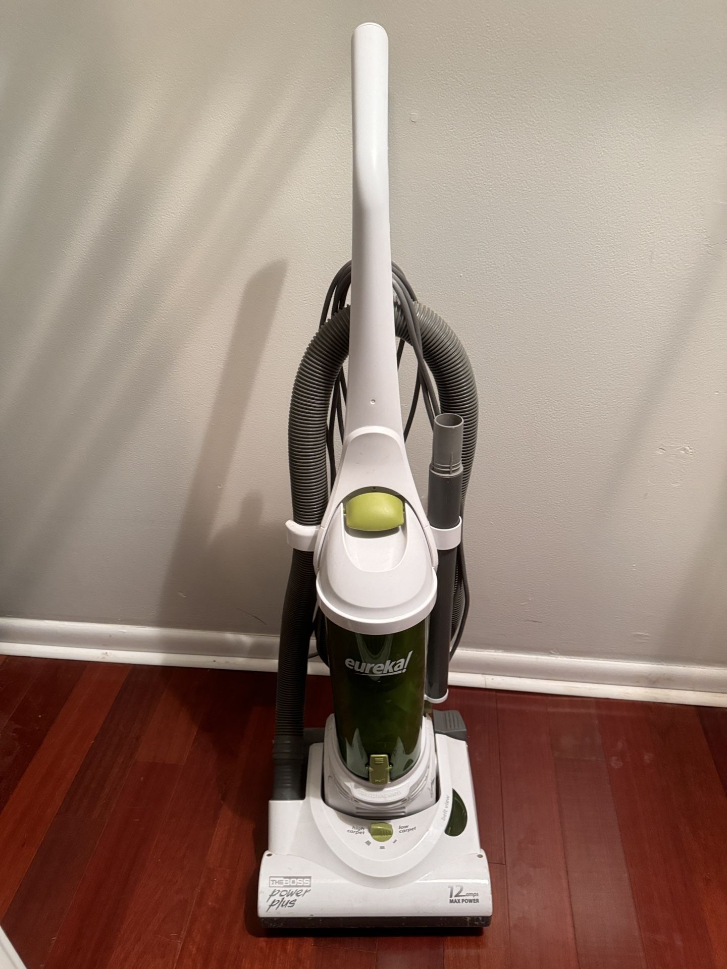 Bagless Upright Vacuum Cleaner