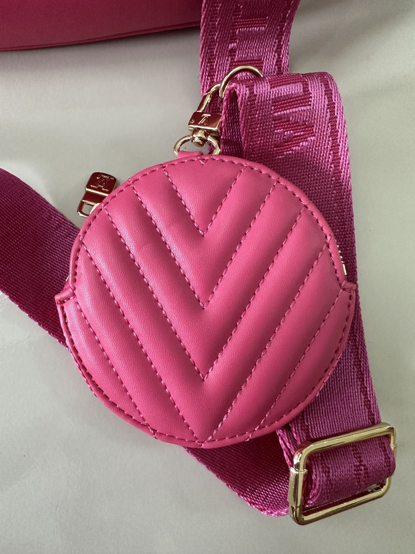 Louis Vuitton NEW WAVE CHAIN BAG MM for Sale in Bal Harbour, Florida -  OfferUp