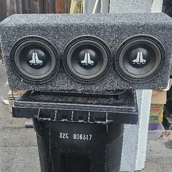 Three 8" JL AUDIO 8in W0 in Sub Box 