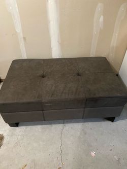 Free storage ottoman