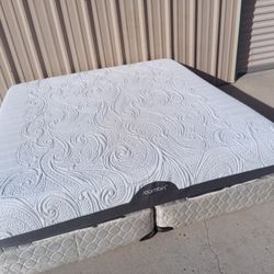 Serta King I Comfort Mattress And Box Spring 