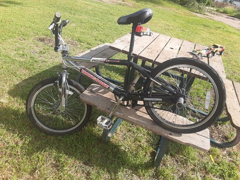 Med School Team Issued Mongoose Hoopty BMX Bike 20 In
