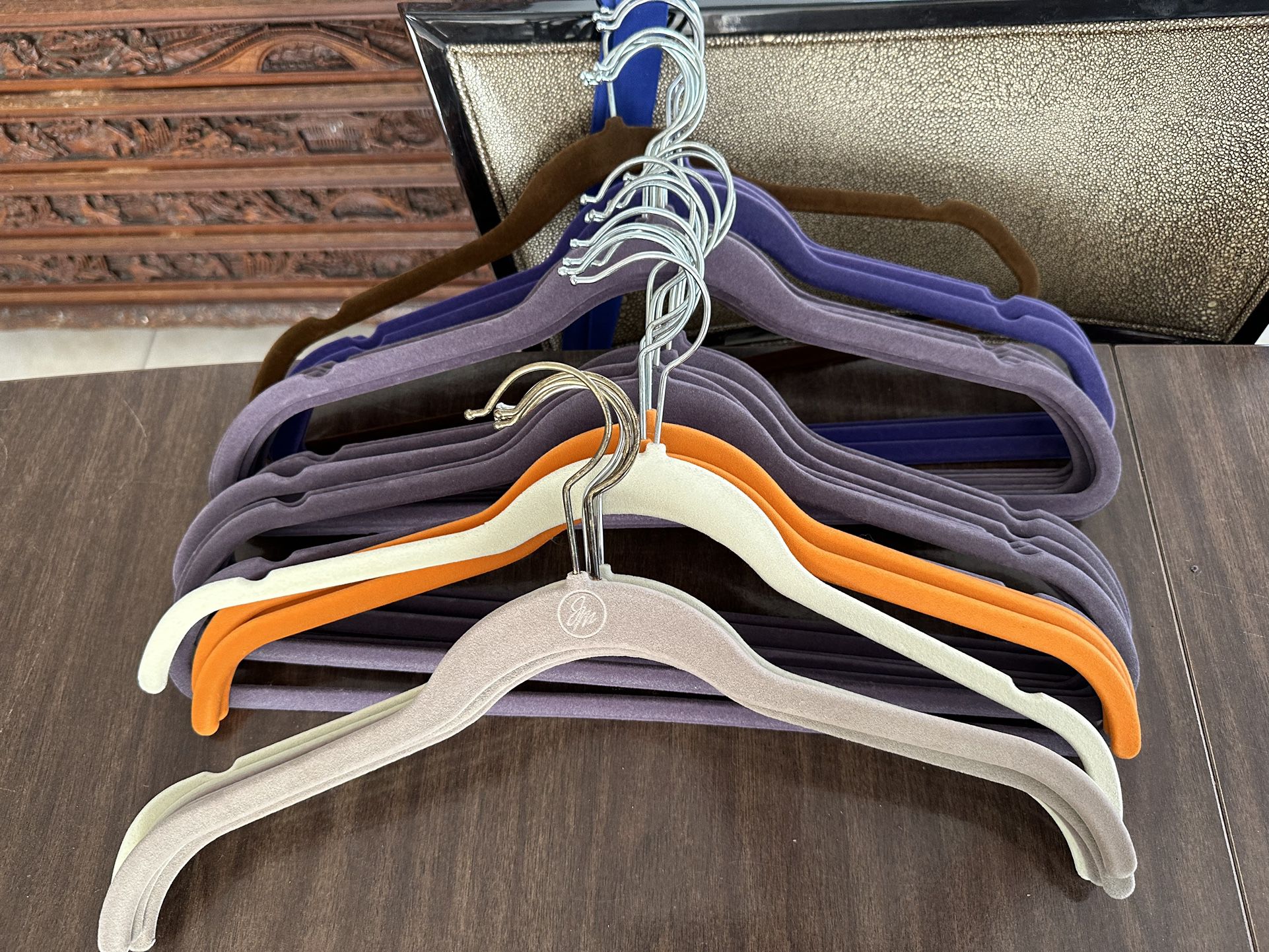 28 Slim Velvet Hangers