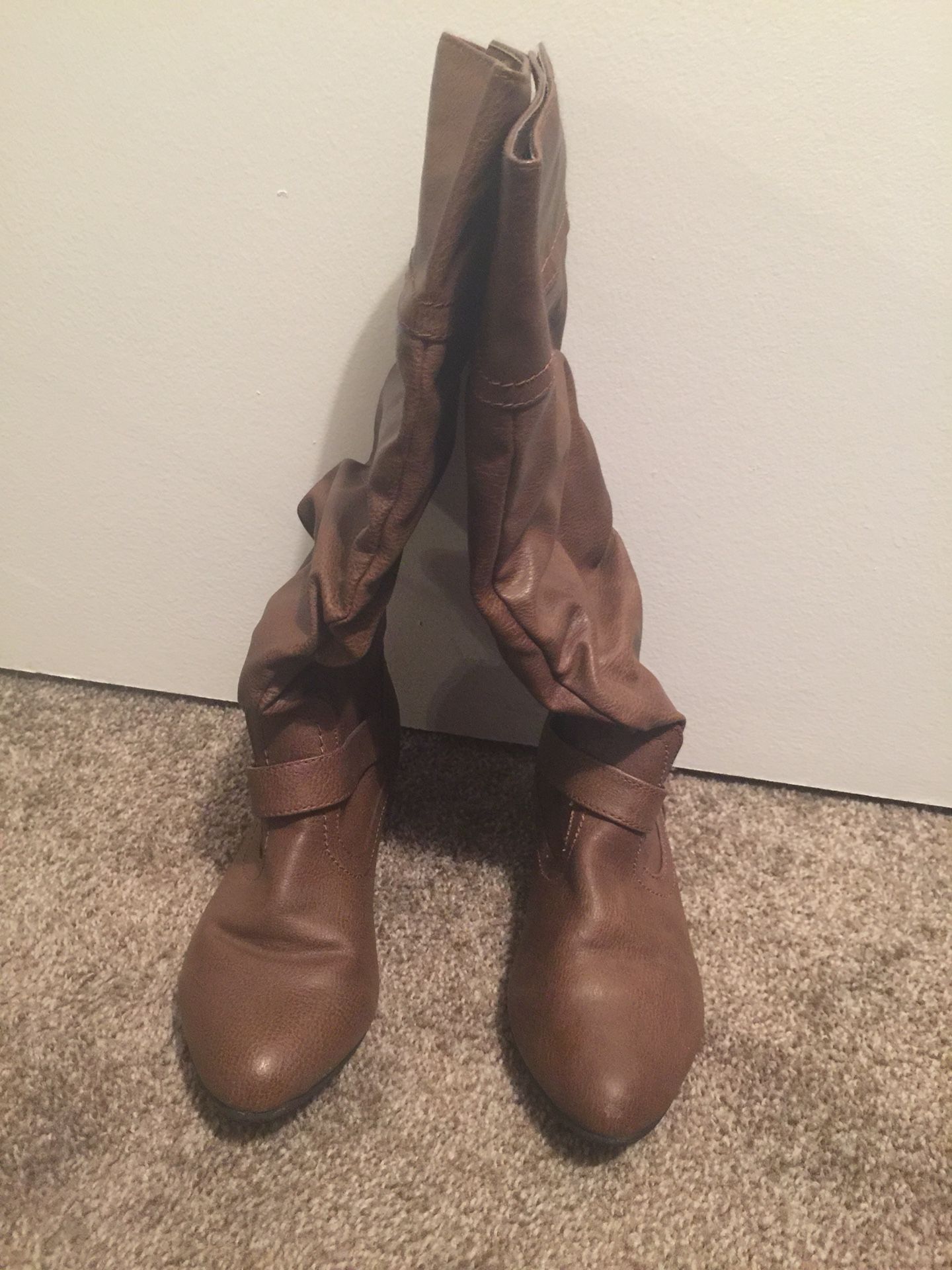 Brand new women boats size 6