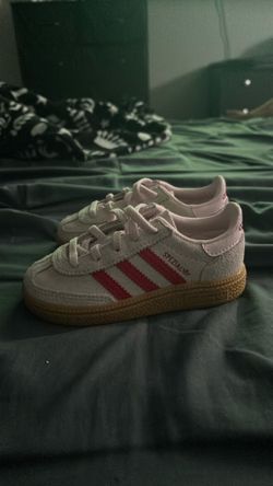Adidas toddler shoes 7C
