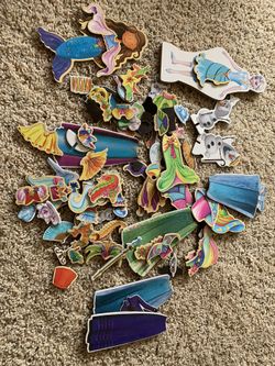 Magnetic doll dress up