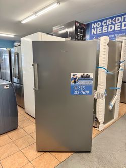 ✨ LABOR DAY SALE ✨  Hisense 17 Cu Ft Convertible Upright Freezer / Refrigerator