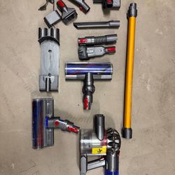 Dyson V8 Absolute – Fully Working, With Accessories