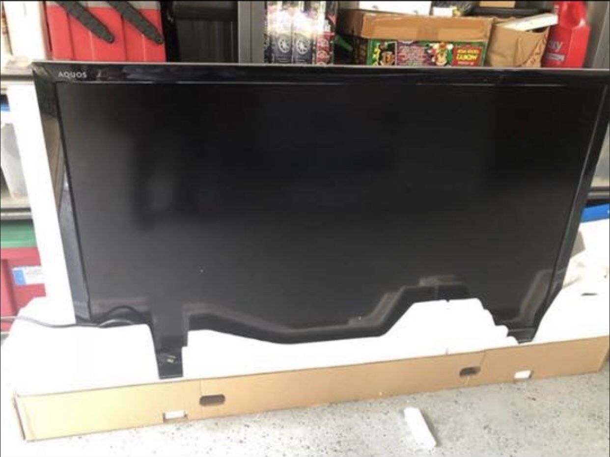 Sharp “65 flat tv LCD with remote