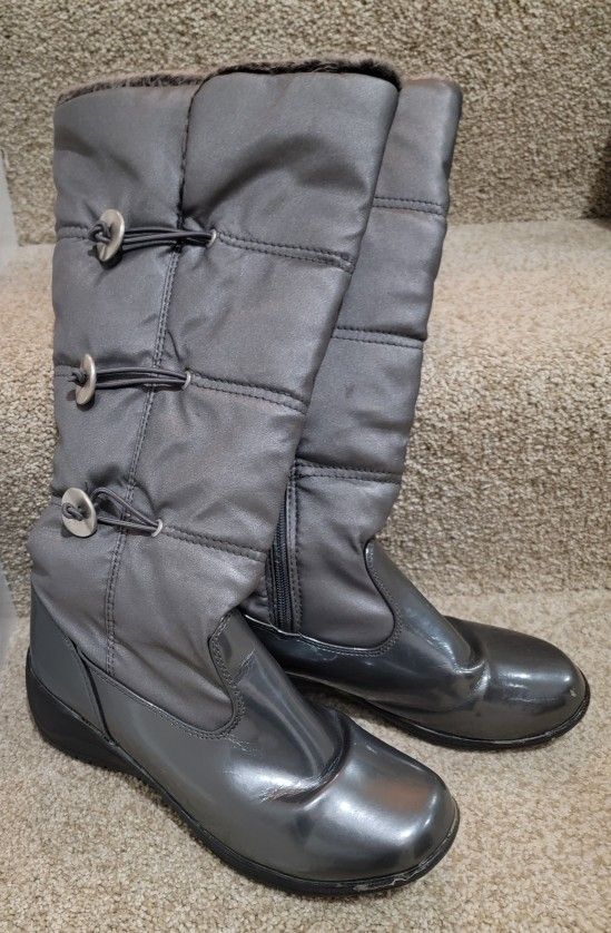 Khombu Faux Fir Women's boots size 8