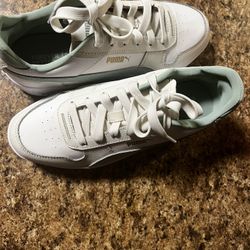 Women Puma Shoes 