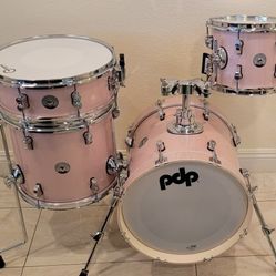 PDP Drum Set 4pc New Yorker *NewCondition*
10 Tom 13 Floor Tom 16 Bass Drum 14 Snare with Riser
