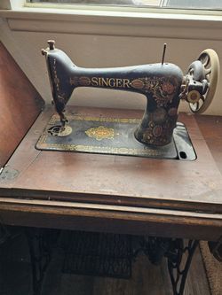 Singer Sewing Machine Circa.1919