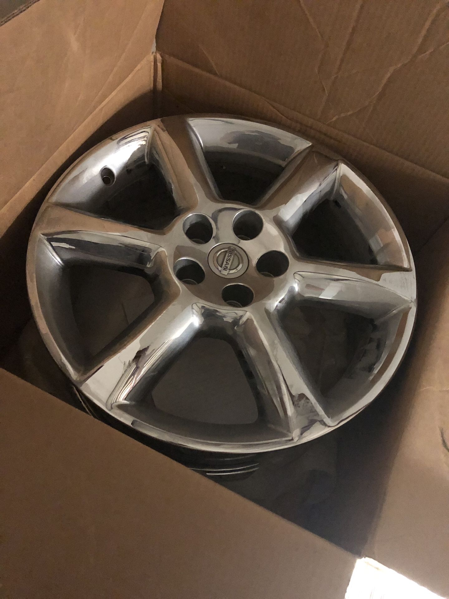 Set of New Nissan 350Z chrome wheels