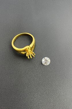 18 Karat Gold Ring With Diamond