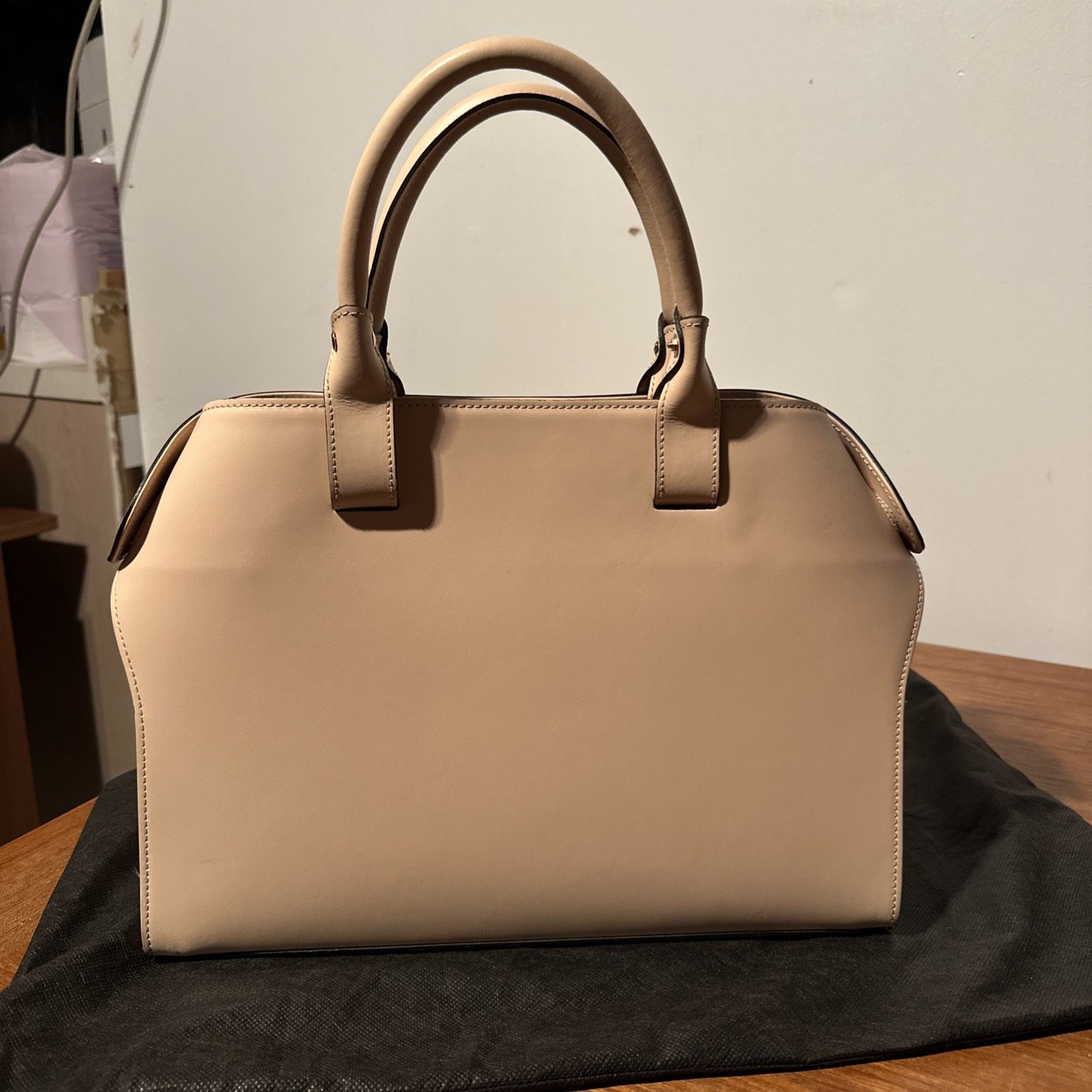 Leather Handbag Purse Made In Italy Two Handles Top Zipper Magnetic Cream Tan