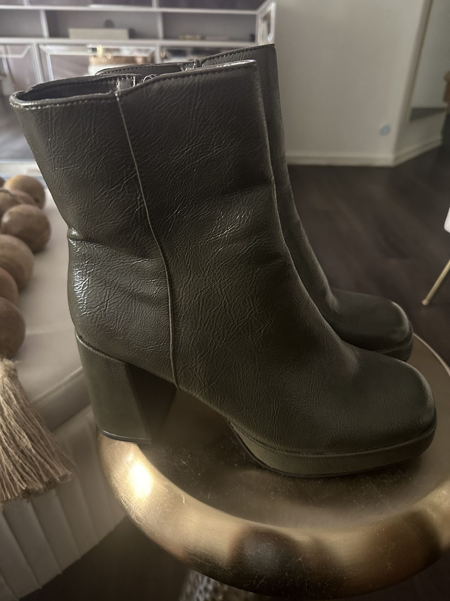 Eryyn Boots