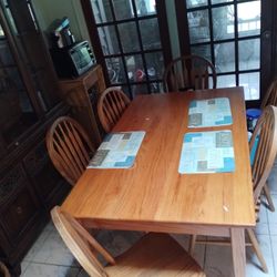 Dining Room Table & 6 Chairs