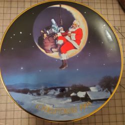 2 Collectible Christmas Plates